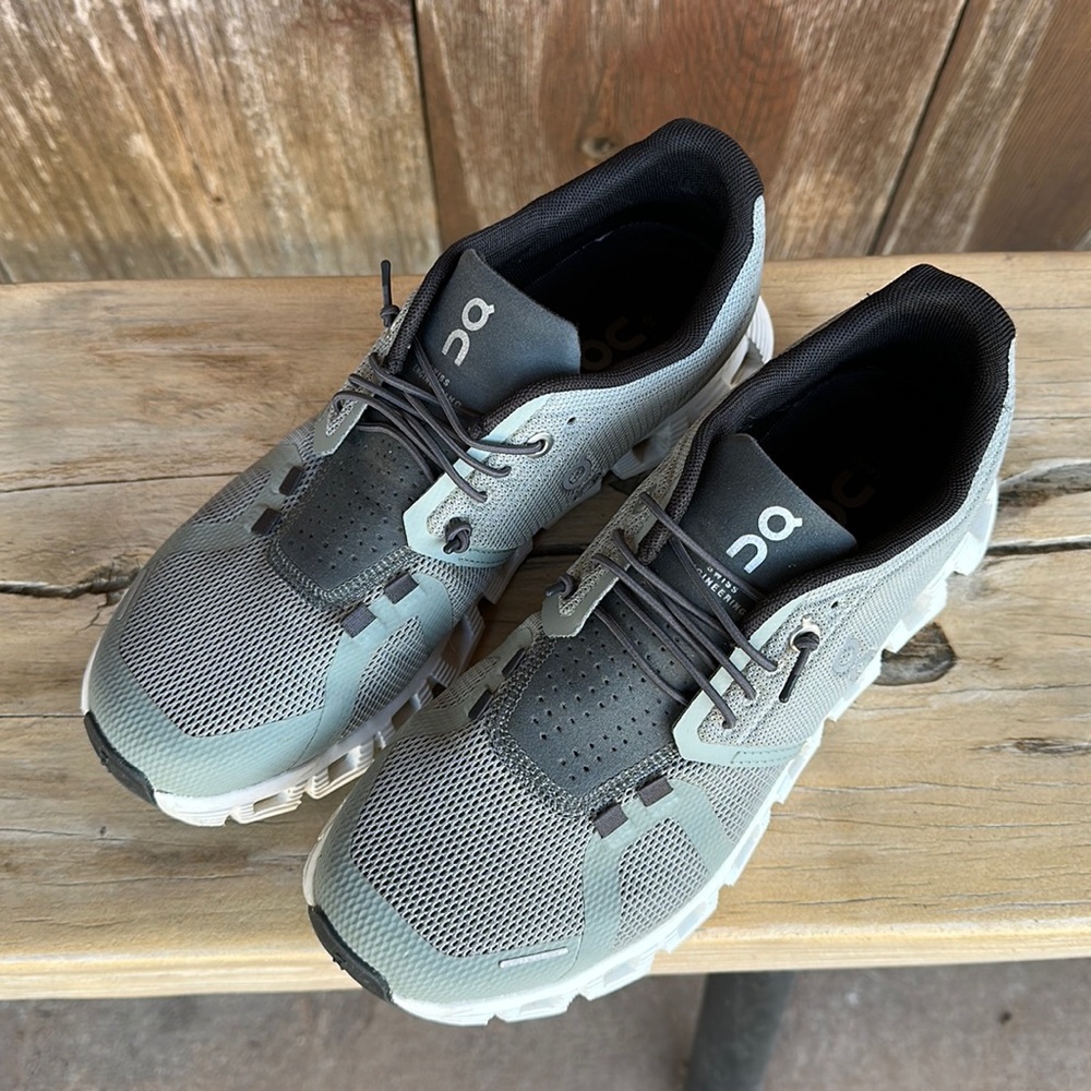 On Swiss Engineering Walking Shoes size 8 US